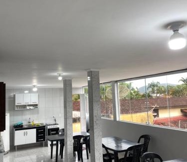 Indaia House | Suite 4 a 3 quadras da praia