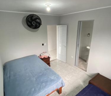 Indaia House | Suite 4 a 3 quadras da praia