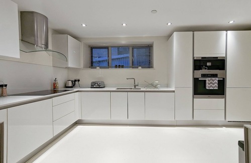 Bishopsgate Apartment | SUITE 4 DIAMOND