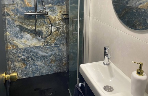 Pointe-a-Pitre Apartment | Suite Azur, Apparthôtel Entièrement Rénové Idéal Pour les Familles