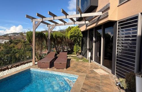 Faaa Apartment | Suite by the Pool