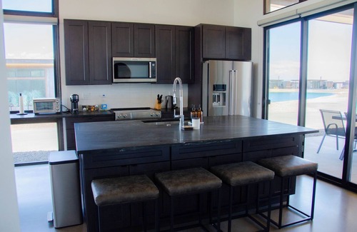 Quincy House | Suite Home @ Cave B - 2BR - Walk to the Gorge