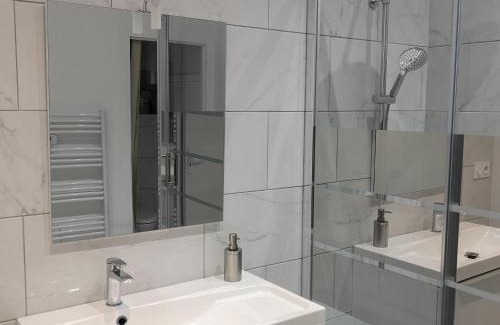 Castelnaudary Apartment | Suite Mermoz -T3- Belle vue - Billard-wifi-Vélo