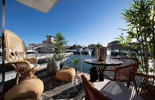 Frejus Plage Boat Rental | Suite "Mille et Une Nuits" sur l'eau avec Jacuzzi (Port Fréjus)