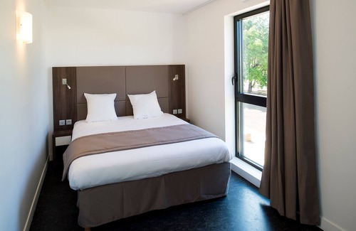 Dijon Hotel | Suite Moderne 100m du Centre|Wifi + Salon Privé