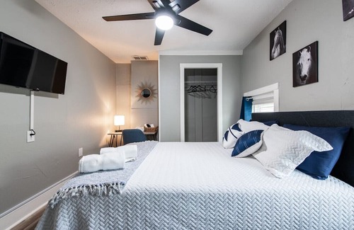 Smoketown Jackson Apartment | Suite near downtown Louisville, KY · Suite IX