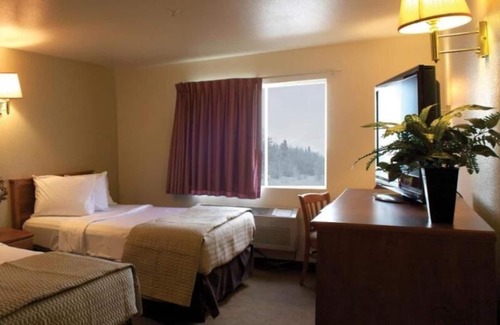 Kellogg Apartment | Suite Non-Smoking Queens at FairBridge Inn & Suites Kellogg