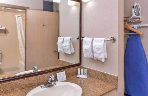 South San Francisco House | Suite Queen at Hotel Nova SFO By FairBridge, Free Breakfast!