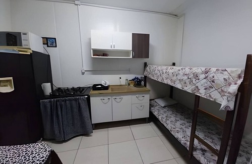 Ressacada Apartment | Suite TEN air conditioning and kitchen