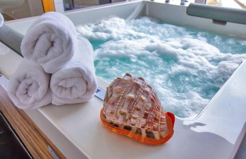 Porto Pino Apartment | Suite Villa Aquamarina con Jacuzzi Riservata