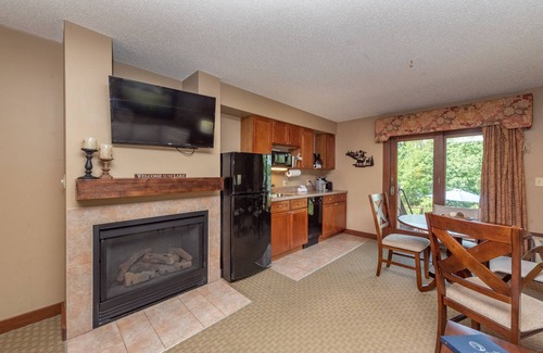 Thayerville Apartment | Suites at Silver Tree: A119 Studio Lake View