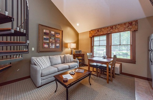 Thayerville Apartment | Suites at Silver Tree: A314 Studio & Loft Standard View