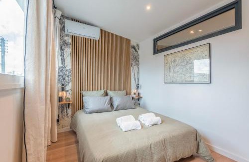 Gujan-Mestras Apartment | Suites Kerlarros Clim et Parking face Gare et Port