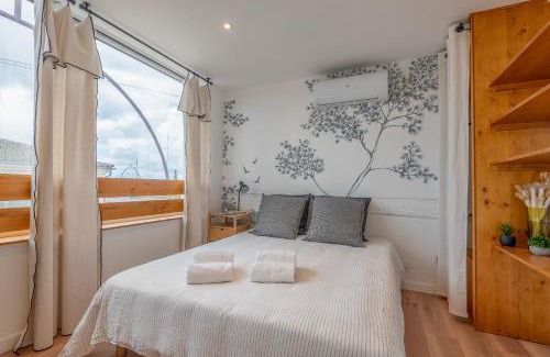 Gujan-Mestras Apartment | Suites Kerlarros Clim et Parking face Gare et Port