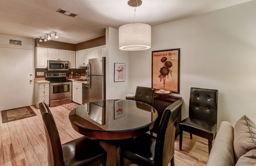 Folly Field Villa | ~Sum & Fall Discounts! 5 Min Walk to Beach! 2025 Updates, Clean, Comfy, Secure!