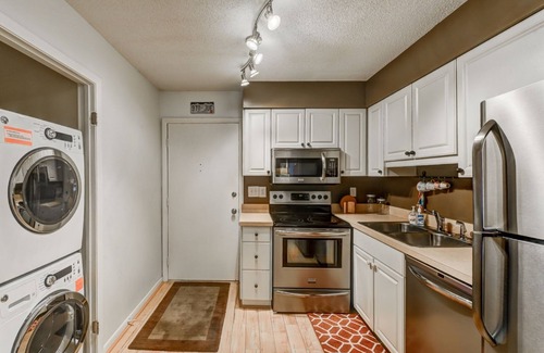 Folly Field Villa | ~Sum & Fall Discounts! 5 Min Walk to Beach! 2025 Updates, Clean, Comfy, Secure!