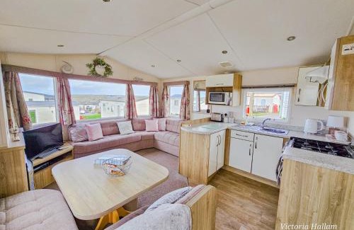 Perranporth Resort | Summer Breeze