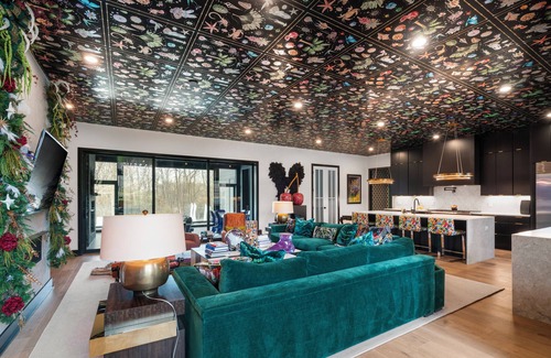 Hillwood House | Summer Flash Sale* I Above Starburst Estate | Pool | Luxury| FunI Services