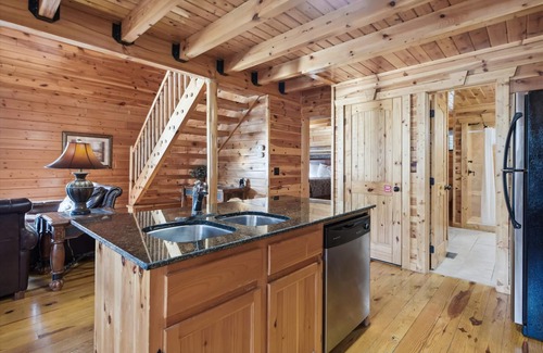 White Oak Lodge Cabin | Summer Fun, Adventure and Relaxation Time!