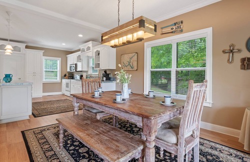 Eatonton House | Summer Fun in Lakeside Luxury: Spacious Home, Pet-Friendly, Near Attractions + Hiking
