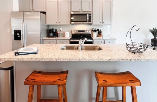 Lake Oconee House | Summer is still here! lakefront, pool, kayaks, paddle board’s & slip.