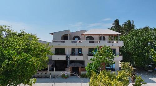 Dhiffushi Hotel | Summer Luna