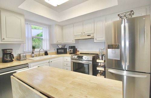 Tequesta House | Summer Pricing! Coastal Village Retreat in Tequesta Village of Jupiter