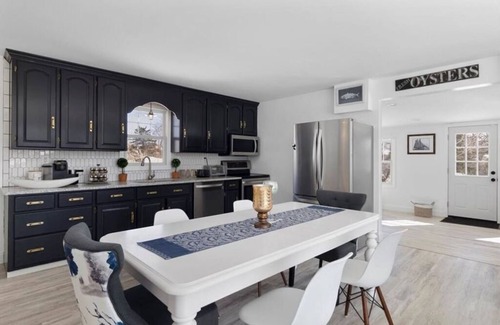 Snug Harbor House | Summer Rental -4 Minutes to East Matunuck Beach. Walk to Matunuck Oyster Bar