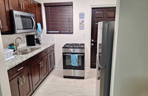 Stapledon Gardens Apartment | Summer's Haven Villas 2, near beaches, hotels, restaurants, bars and casino.n