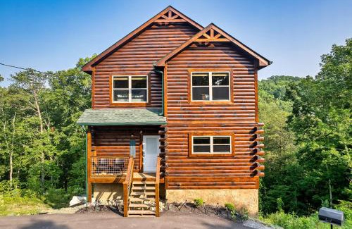 Sevierville House | Summer Sale, Indoor Pool, Pet Stays Free, Movie, HotTub