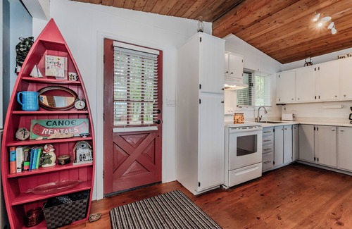 South Bruce Peninsula Cabin | Summer Side of Life – Classic Lakefront Escape