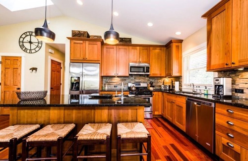 Lakeside House | (Summer Weeks Available!) ASSOCIATION BEACH ACCESS and PRIVATE TENNIS COURT!