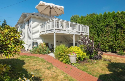 Mann House | SummerHouse Guest Suite | Central| Yard| workspace