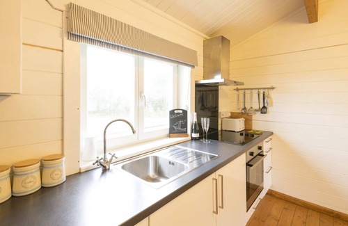 Bude Cabin | Summerleaze Lodge - Stunning Views, Close to Sandy Beaches