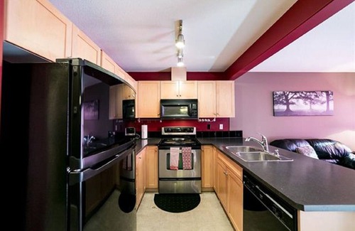 Ellerslie House | SUMMERSIDE 3 BEDROOM TOWNHOUSE WITH FREE PARKING