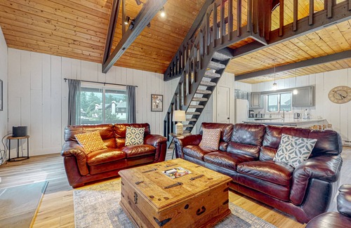 Stratton Mountain House | Summit View | Mtn/ski-view townhouse with heated pool, wood stove, grill, W/D