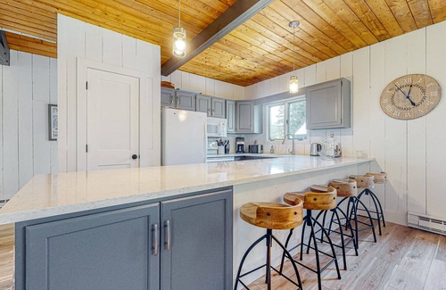 Stratton Mountain House | Summit View | Mtn/ski-view townhouse with heated pool, wood stove, grill, W/D