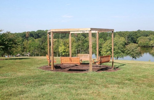 Gordonsville Cabin | Sumptuous Shenandoah Crossing, 2 Bedroom Resort Cabin, Just A Mile To Your Favorite Destinations