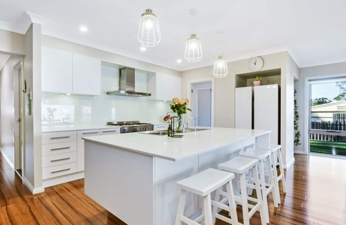 Smiths Lake House | Sun-Daze @Smithies Pacific Palms Holidays