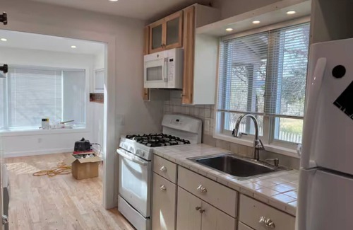Peconic House | Sun-Filled 4-BR Home, North Fork - amid Dunes, Beach & Spectacular Sunsets. 3-BA