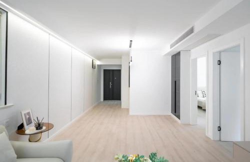 Huangpu Apartment | Sun great superior 2 bedrooms big house near YuYuan Garden