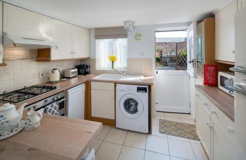 Cowes House | Sun Hill cottage