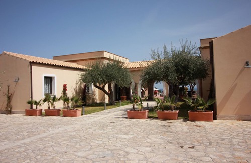 Mazzaforno Apartment | Sun House con piscina by Wonderful Italy