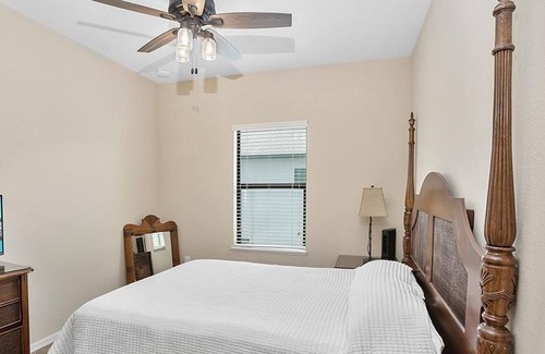 Memphis House | Sun-Kissed Serenity: Unwind in Palmetto, Florida's Premier Retreat