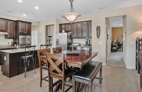 Memphis House | Sun-Kissed Serenity: Unwind in Palmetto, Florida's Premier Retreat