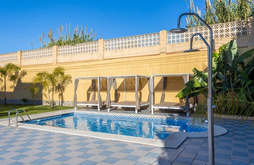 Velez-Malaga Villa | Sun, Relax, Climatized Pool & Steps to the Beach by Mellow