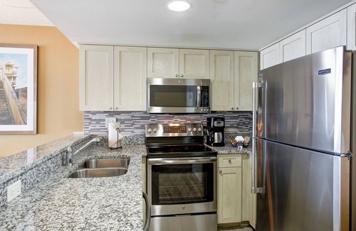 Northeast Virginia Beach Resort | Sun, Sand, and Surf! 2 Great Units with Full Kitchen, Oceanfront, Pool