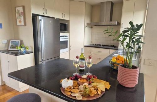 Warrnambool House | Sun, Sand and Surf - Beach House on Hickford