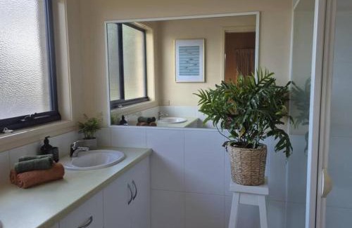 Warrnambool House | Sun, Sand and Surf - Beach House on Hickford