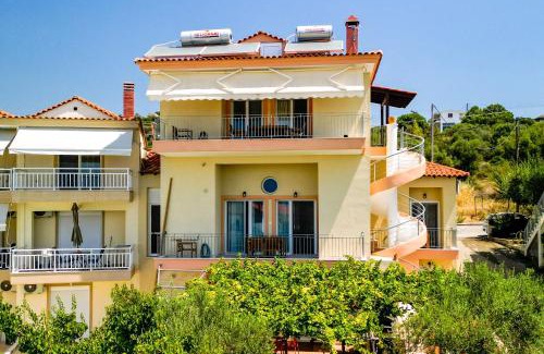 Gerakini Apartment | Sun, Sea & Space 100m to beach!
